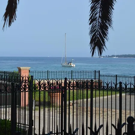 普罗普利特莱斯2号普拉格斯公寓酒店